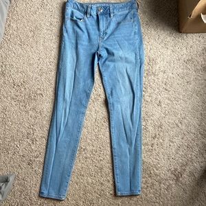 Light wash american eagle skinny jeans